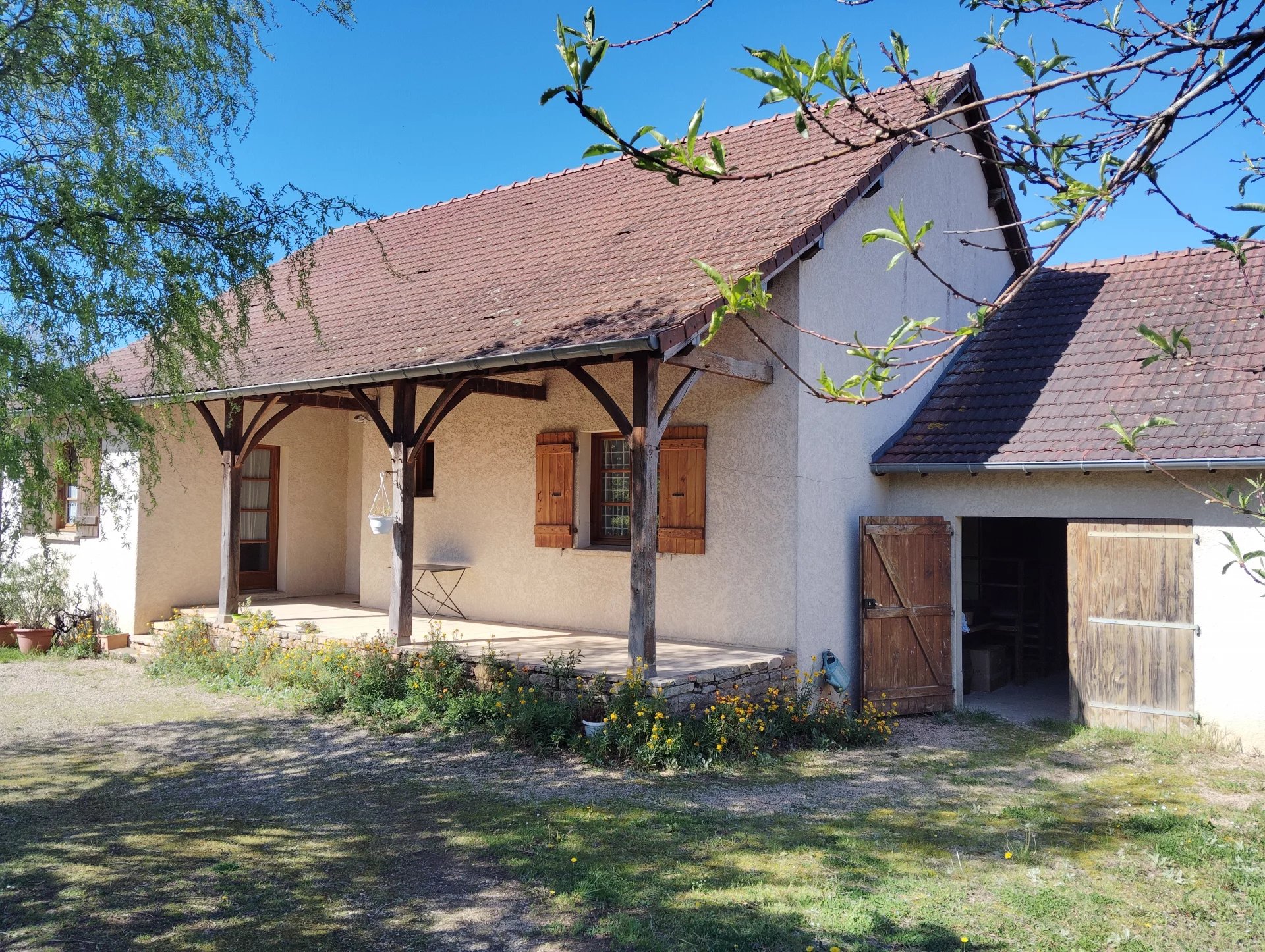 MAISON TRADITIONNELLE AVEC VUE IMPRENABLE
