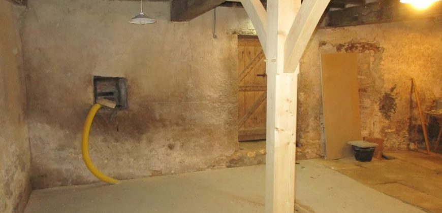 MAISON DE VILLAGE A RENOVER EN CÔTE CHALONNAISE