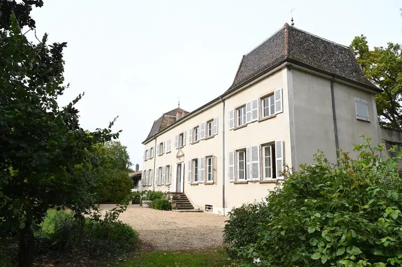 Maison de maître du XVIIIème siècle à 20 mn de Mâcon