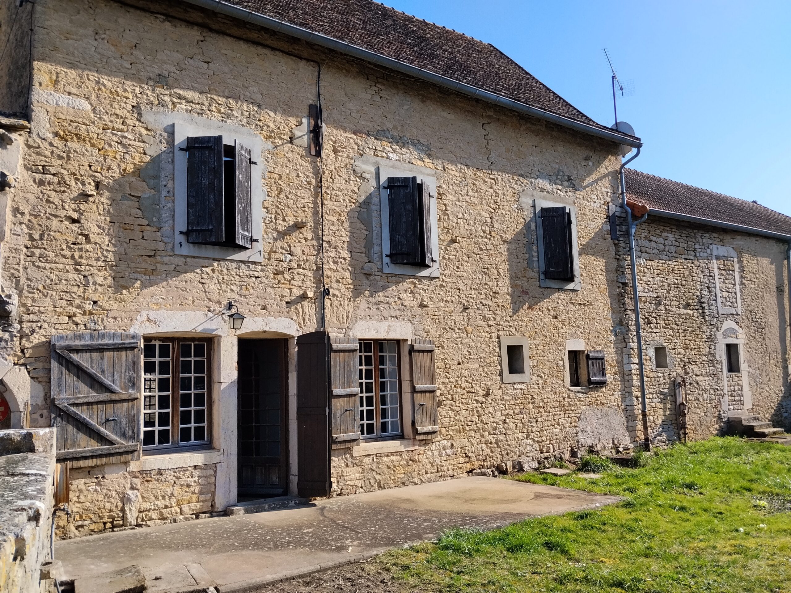 MAISON EN PIERRES